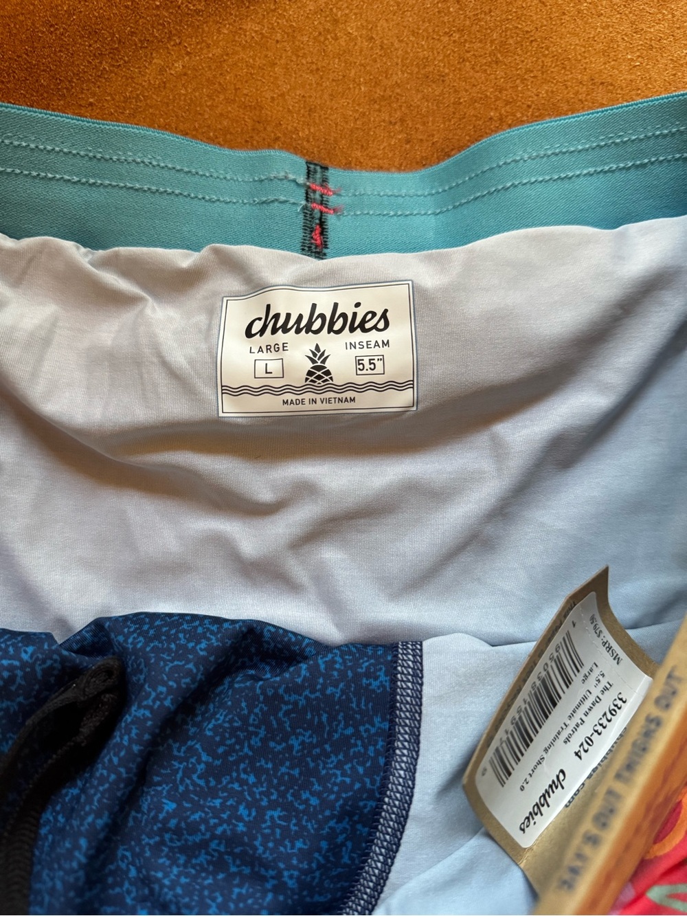 NWT chubbies Coral Swim Trunks with Multicolor Geometric Print - Picture 4 of 7